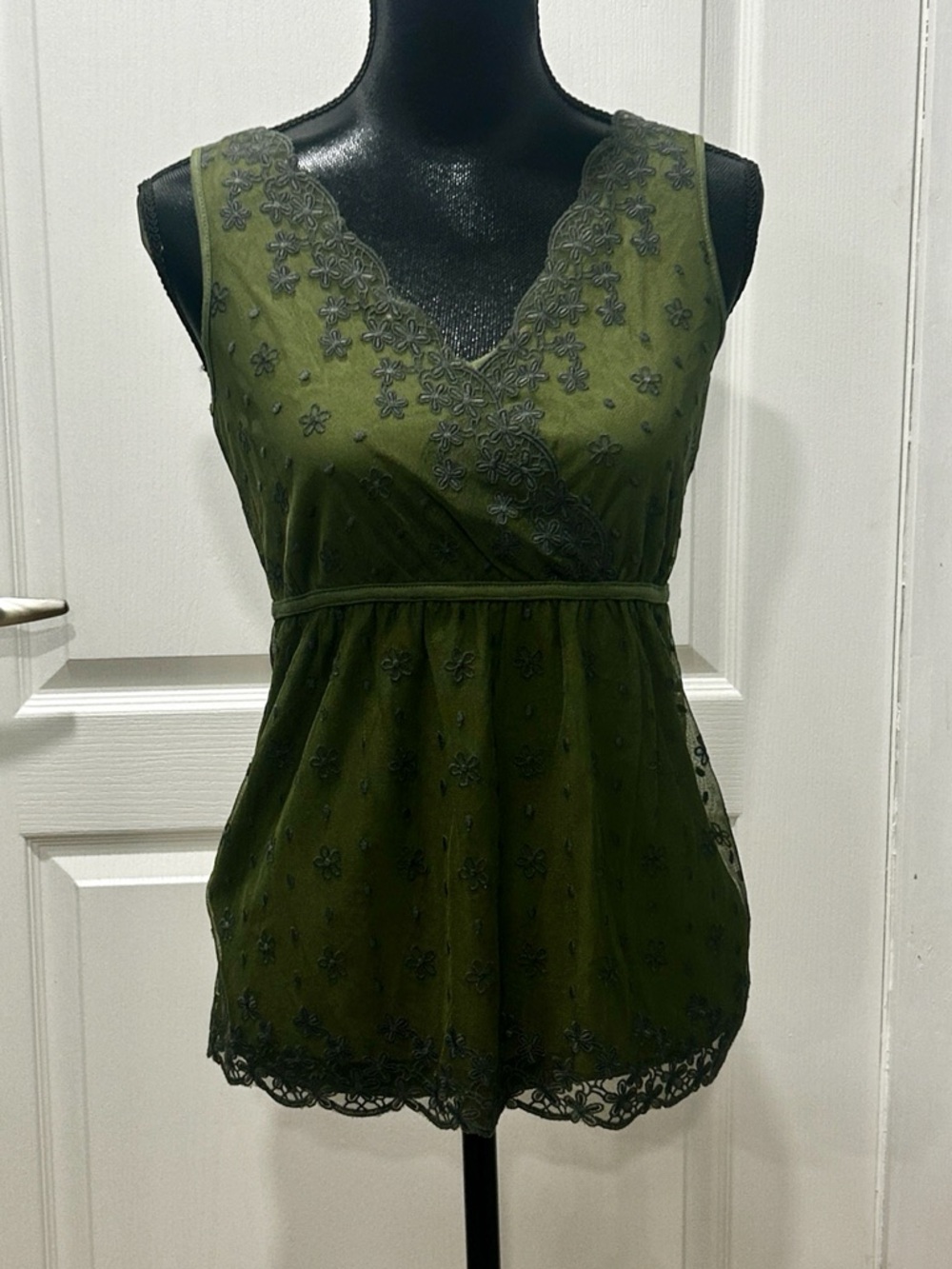 Ricki's NEW Olive Green Lace-Trim Surplice Camisole / Sleeveless Top - Picture 1 of 6